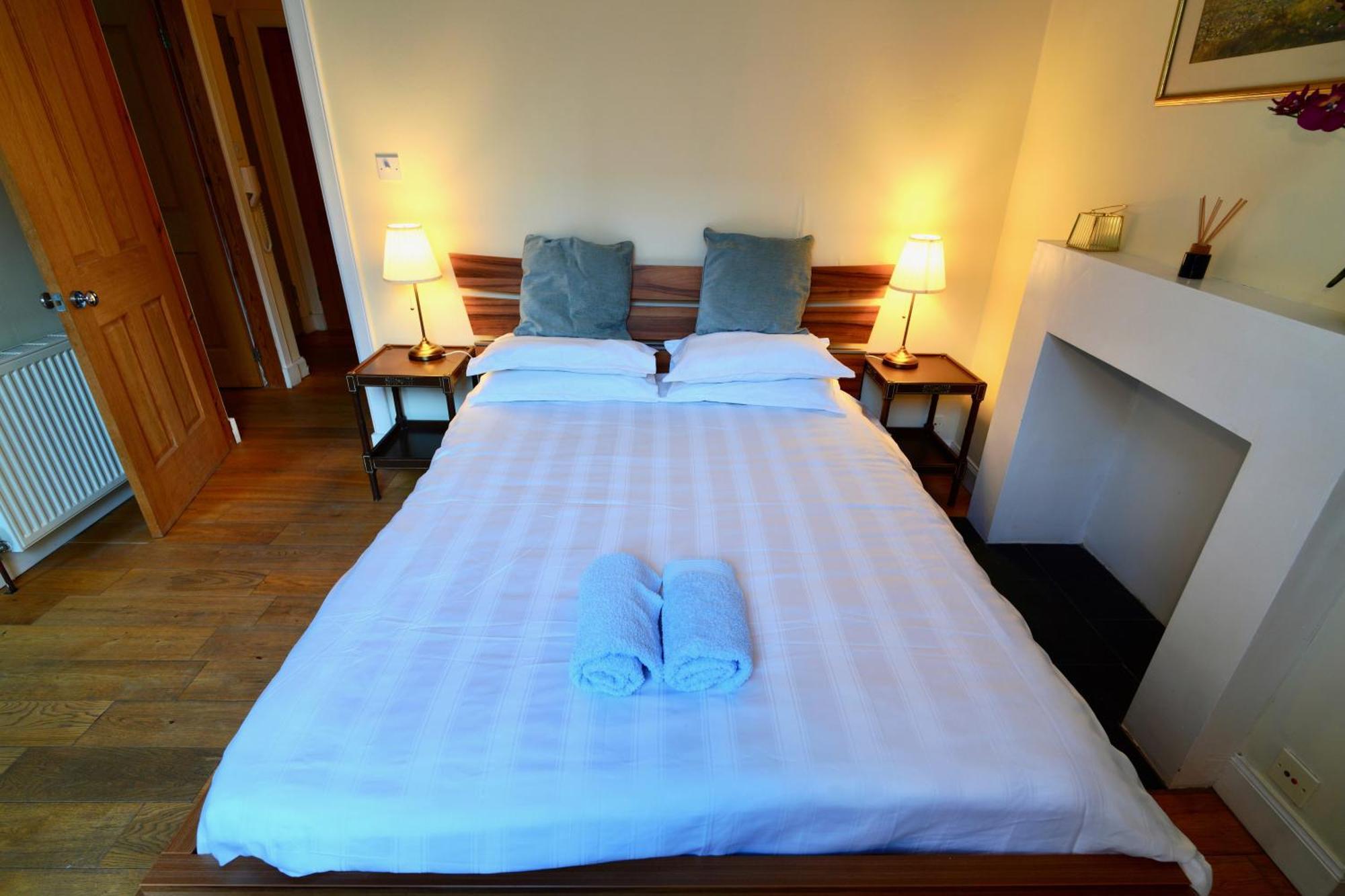 Spacious 2 Bed Apt Next To Royal Mile & Waverley Эдинбург Экстерьер фото