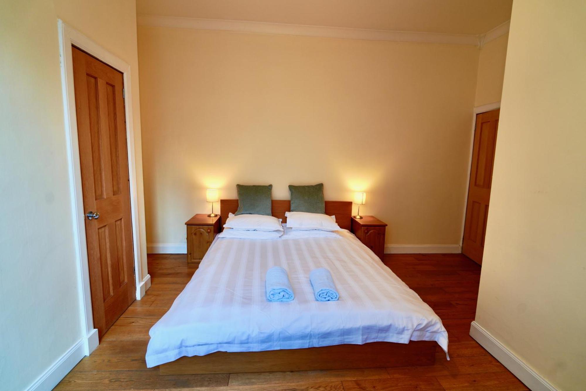 Spacious 2 Bed Apt Next To Royal Mile & Waverley Эдинбург Экстерьер фото